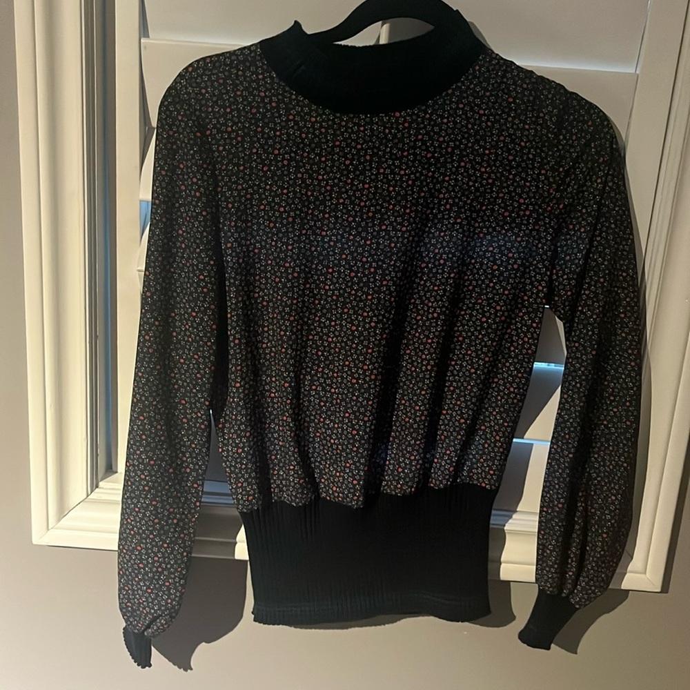 Adorable French connection floral top Xs